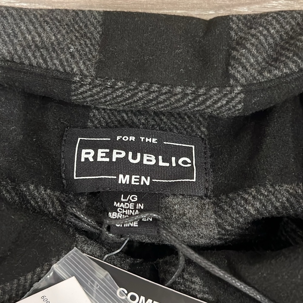 For the republic flannel. Size L. NWT. Black and grey - Picture 4 of 5